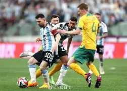 一场国际足球比赛中有几名裁判