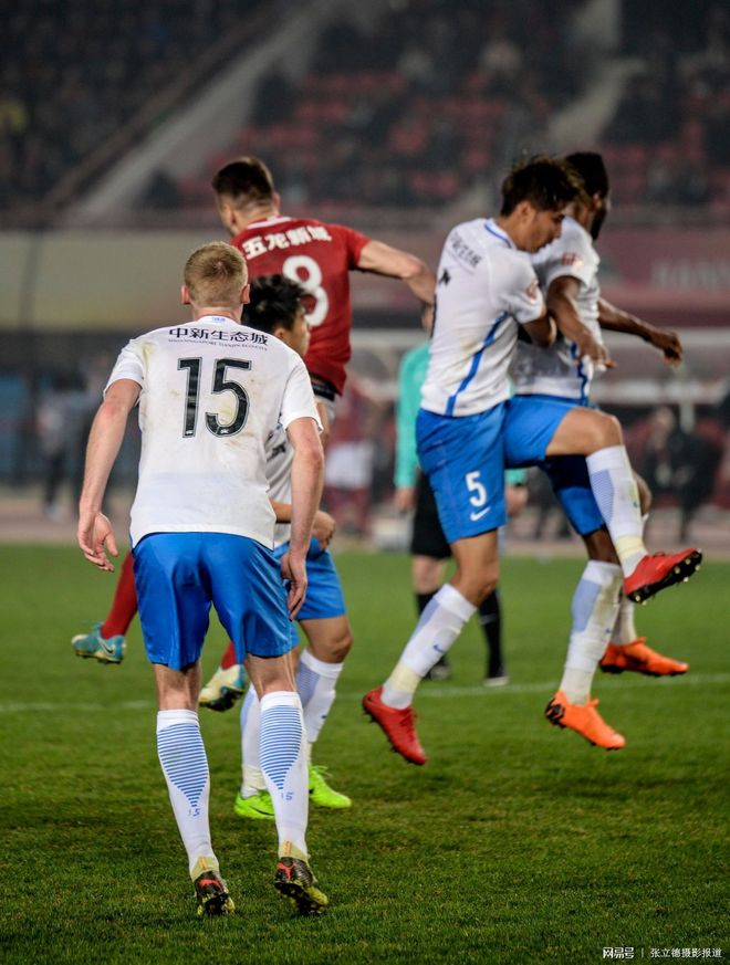 太阳关注阿龙霍勒迪和蒙特莫里斯